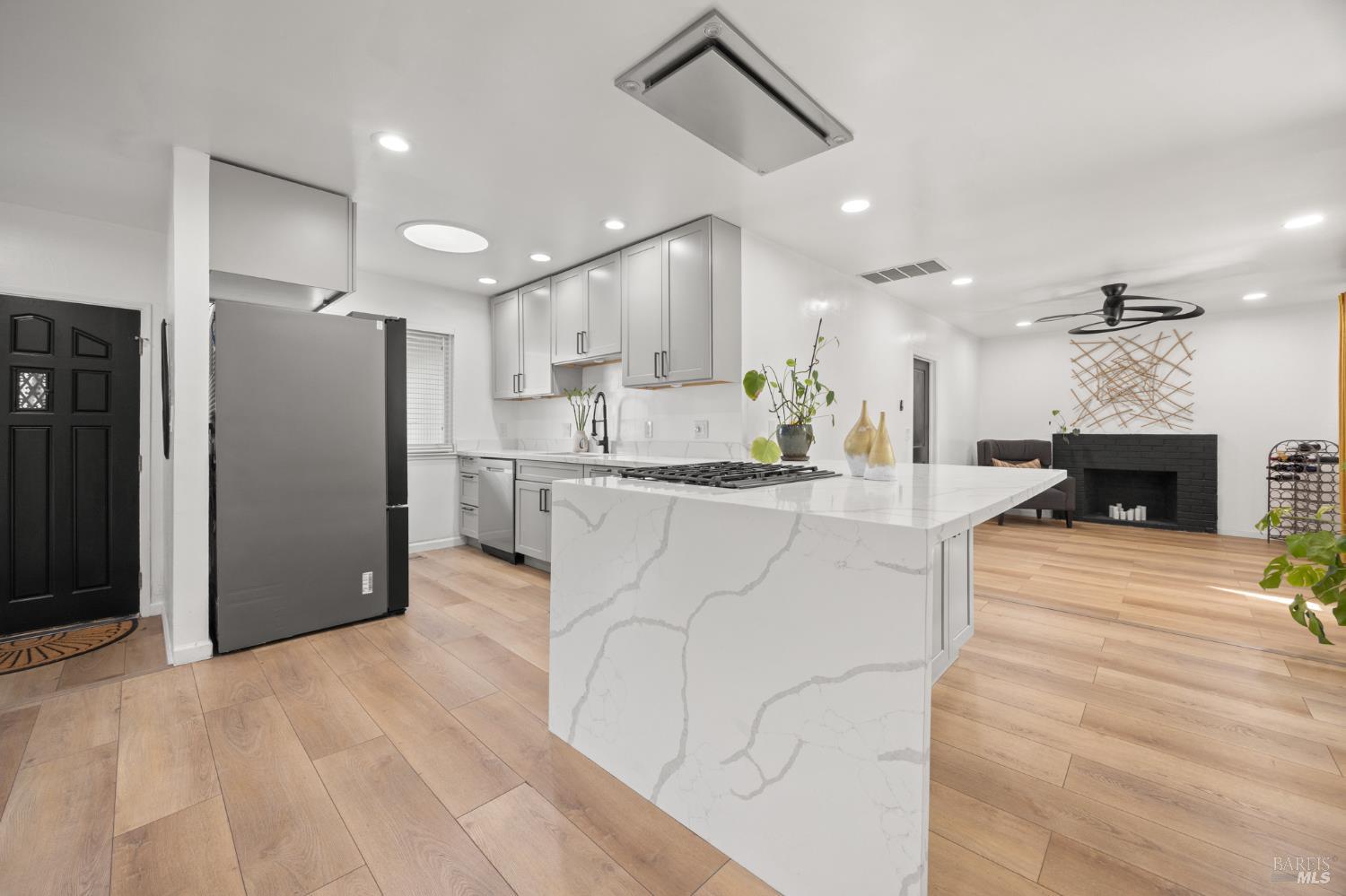 Detail Gallery Image 32 of 63 For 120 E Lake Dr, Antioch,  CA 94509 - 4 Beds | 2 Baths