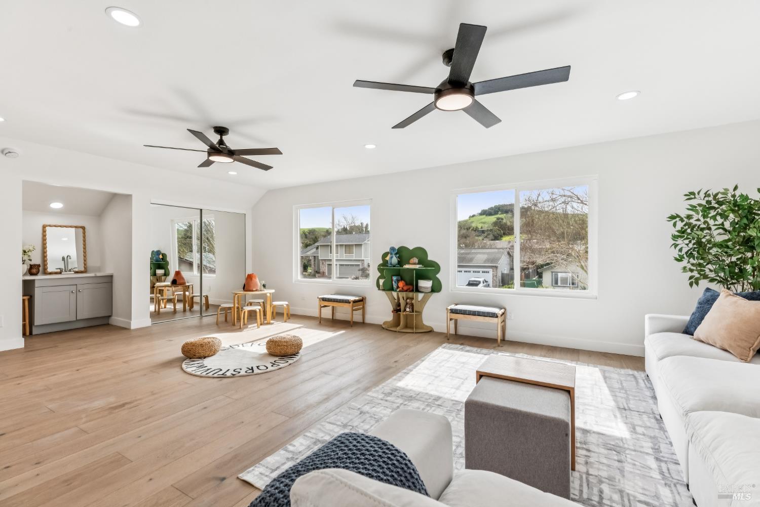 Detail Gallery Image 46 of 49 For 113 Greenridge Ct, Petaluma,  CA 94952 - 5 Beds | 3/1 Baths