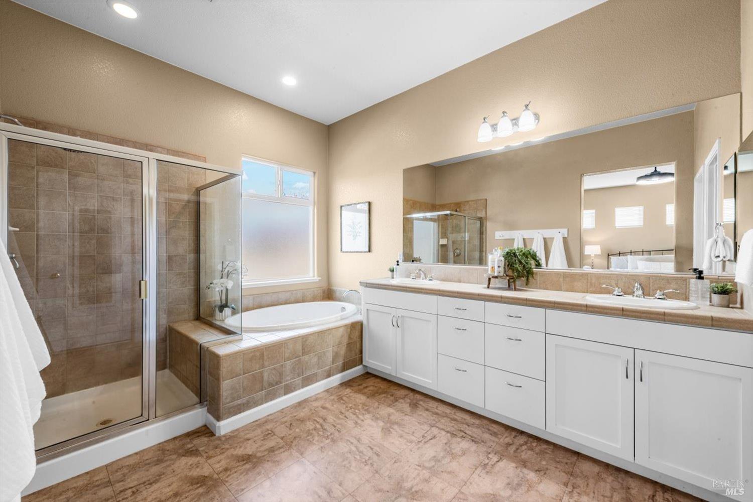 Detail Gallery Image 42 of 81 For 624 Emerald Hills Cir, Fairfield,  CA 94533 - 4 Beds | 3 Baths