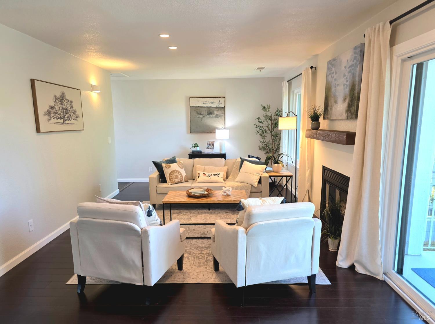 Detail Gallery Image 8 of 26 For 74 Hector Ln, Novato,  CA 94949 - 2 Beds | 1 Baths