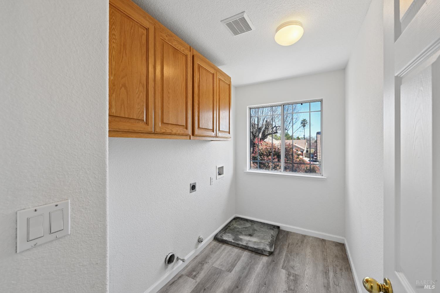 Detail Gallery Image 39 of 46 For 231 Roundhill Ct, Vacaville,  CA 95687 - 3 Beds | 2/1 Baths