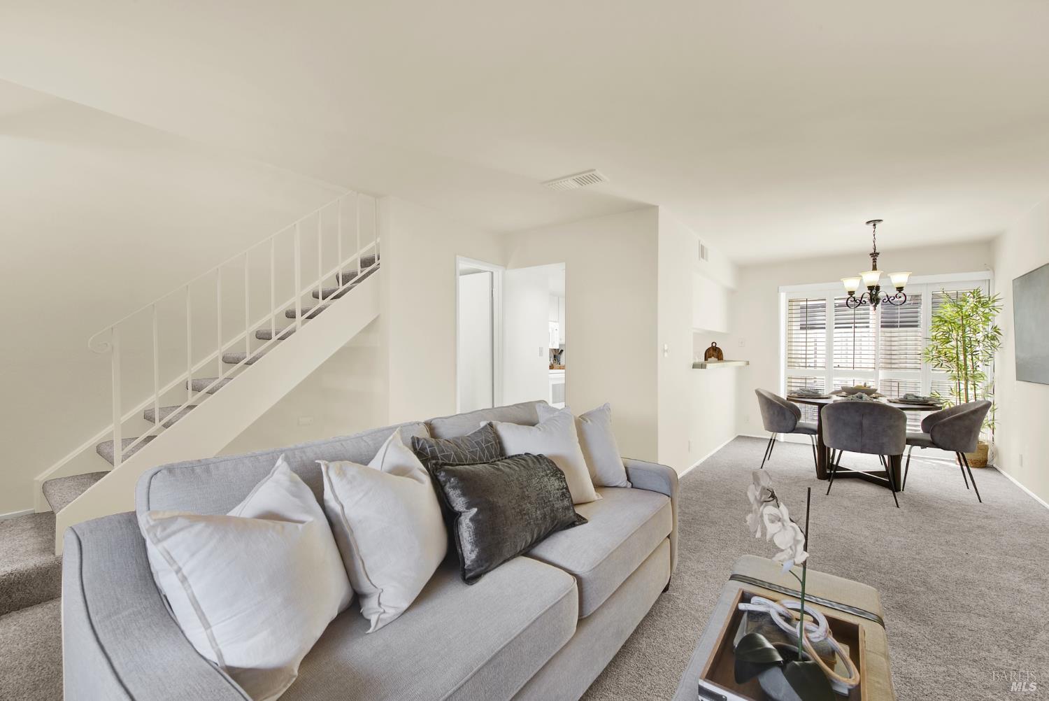 Detail Gallery Image 5 of 52 For 30 Belvedere Ct, Napa,  CA 94559 - 2 Beds | 1/1 Baths