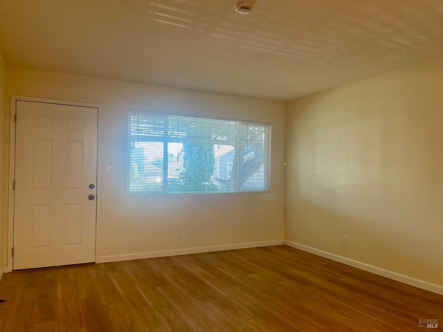 Detail Gallery Image 4 of 34 For 1930 L Ellenburg St, Vallejo,  CA 94590 - 5 Beds | 2 Baths