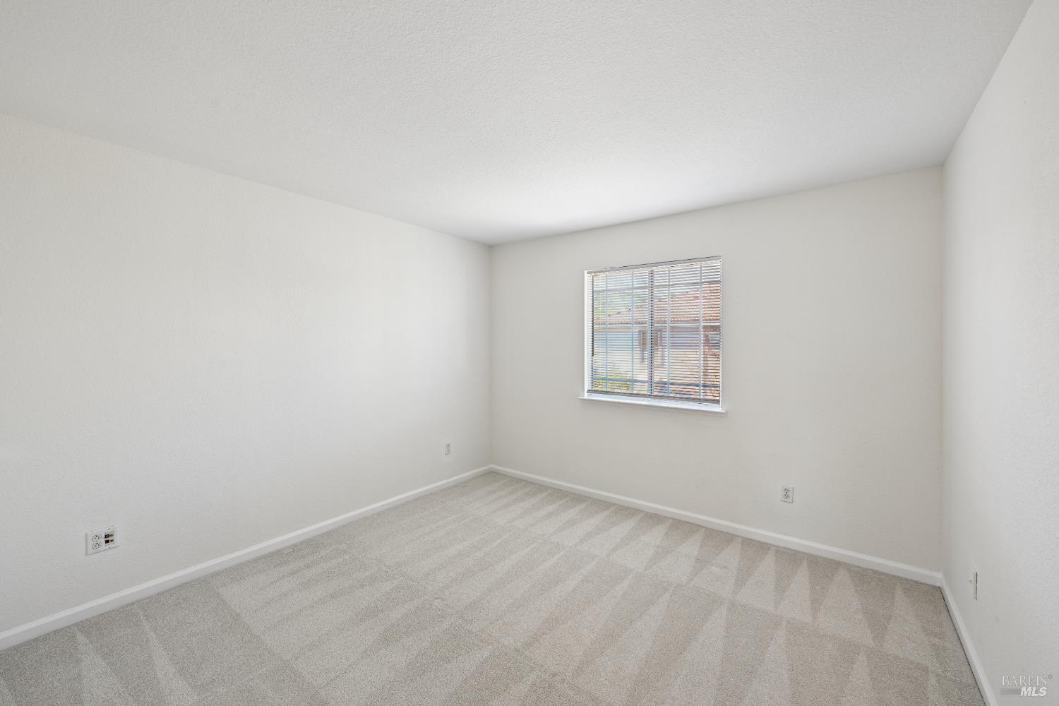 Detail Gallery Image 35 of 46 For 231 Roundhill Ct, Vacaville,  CA 95687 - 3 Beds | 2/1 Baths