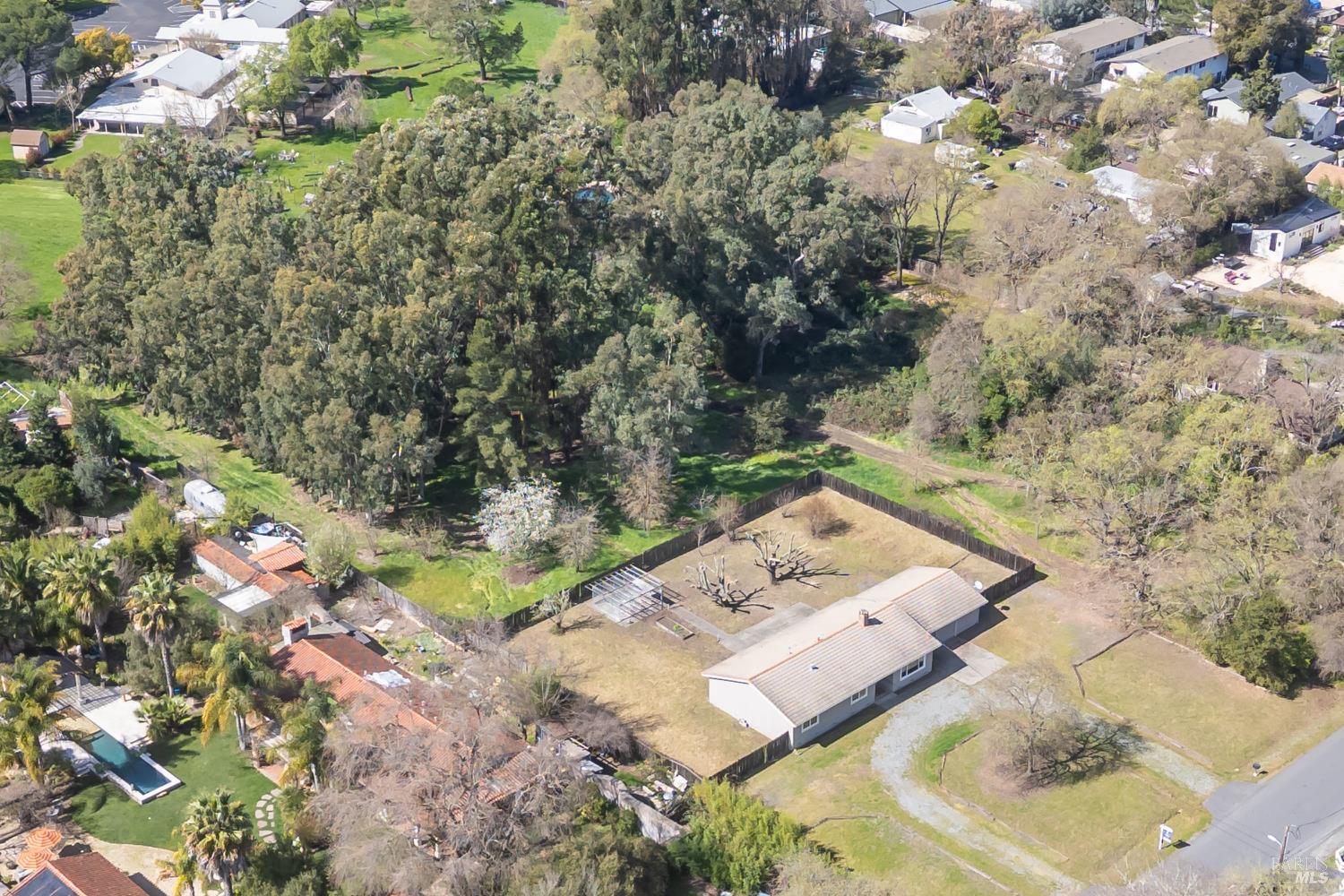 Detail Gallery Image 2 of 39 For 19360 Linden St, Sonoma,  CA 95476 - 3 Beds | 2 Baths