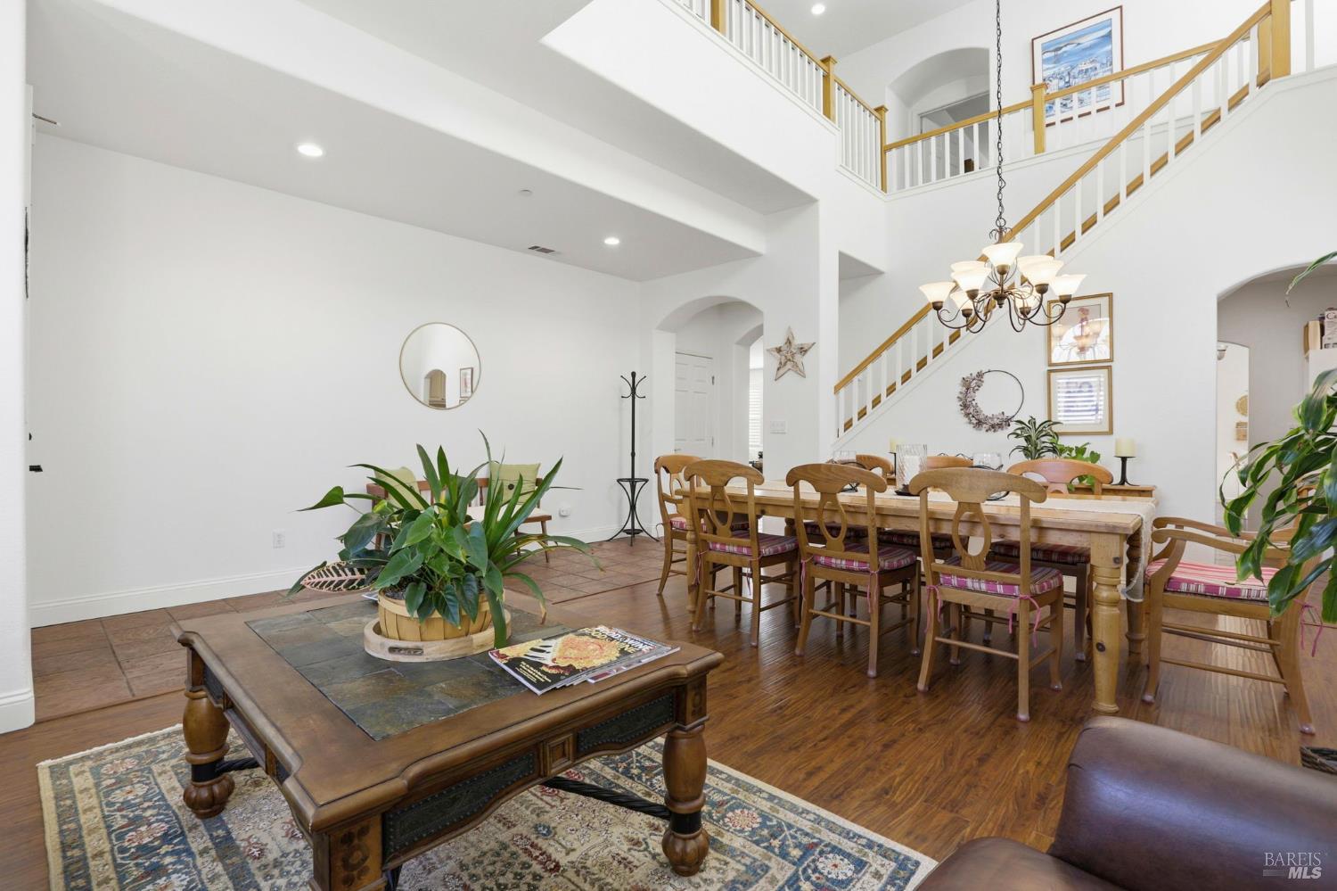 Detail Gallery Image 14 of 40 For 26 Waterbury Ln, Novato,  CA 94949 - 4 Beds | 2/1 Baths