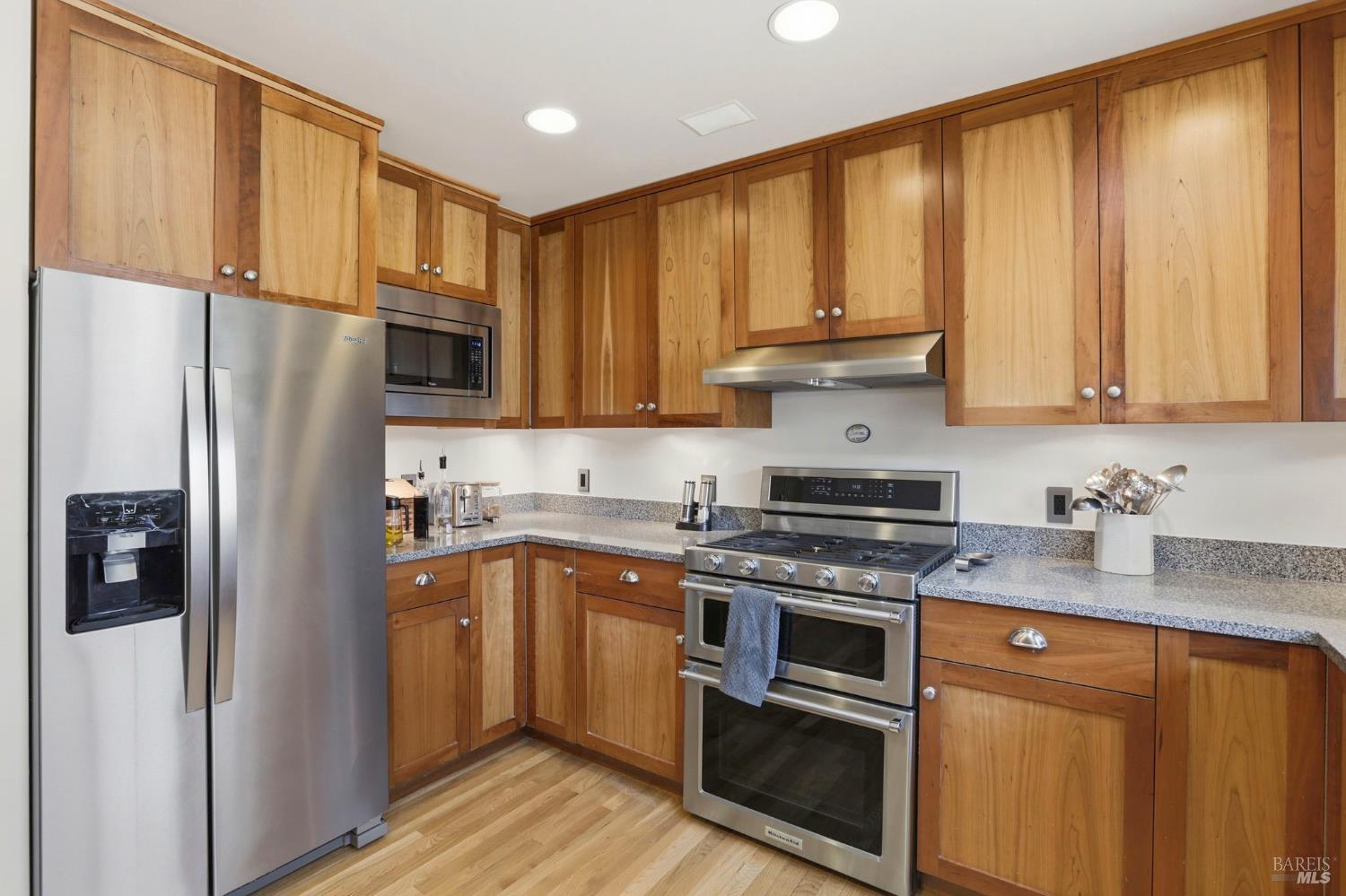 Detail Gallery Image 12 of 62 For 6 Gothic Dr, Novato,  CA 94947 - 4 Beds | 3/1 Baths