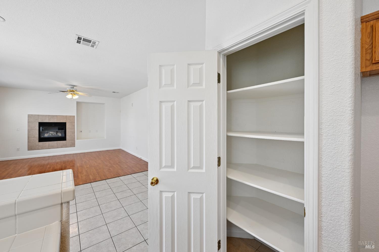 Detail Gallery Image 17 of 46 For 231 Roundhill Ct, Vacaville,  CA 95687 - 3 Beds | 2/1 Baths