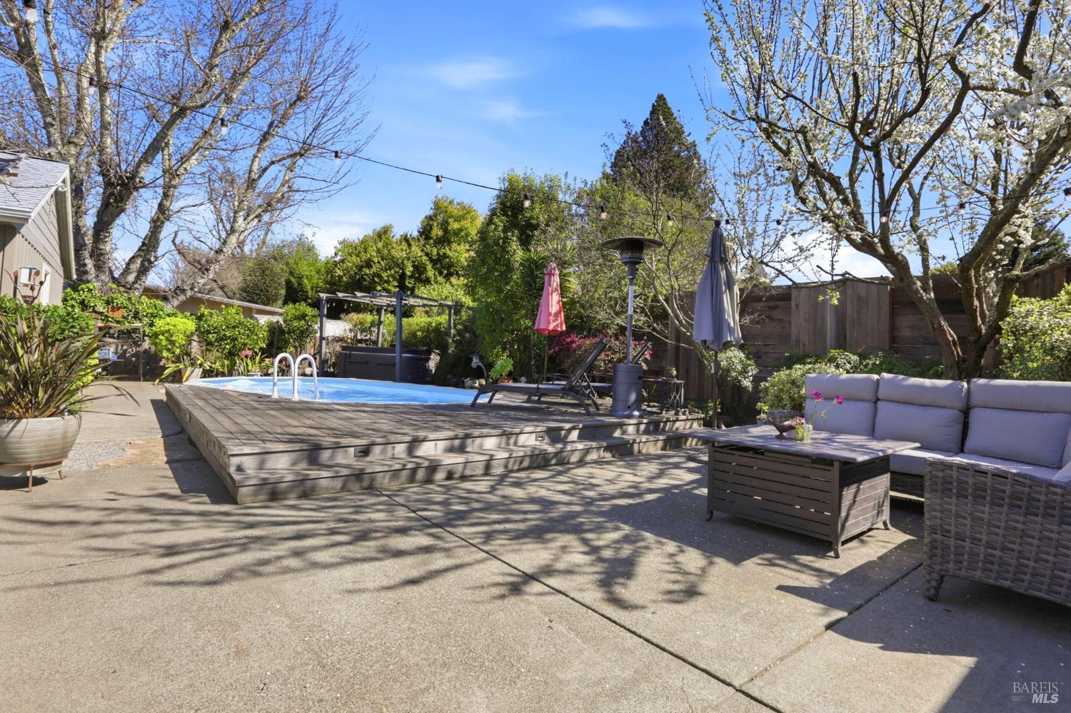 Detail Gallery Image 35 of 62 For 6 Gothic Dr, Novato,  CA 94947 - 4 Beds | 3/1 Baths