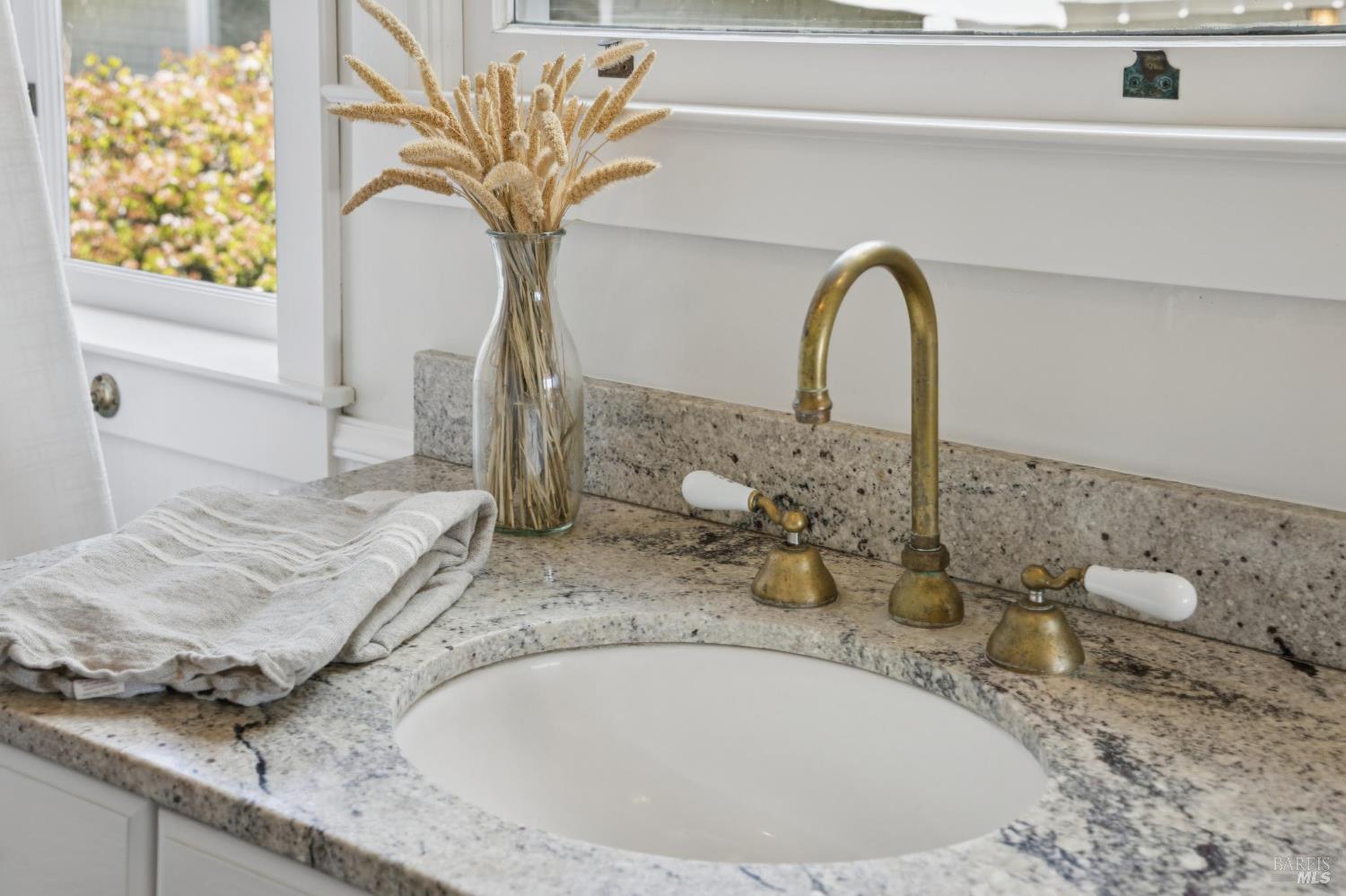 Detail Gallery Image 21 of 64 For 40 Laurel Ave, Stinson Beach,  CA 94970 - 4 Beds | 3 Baths