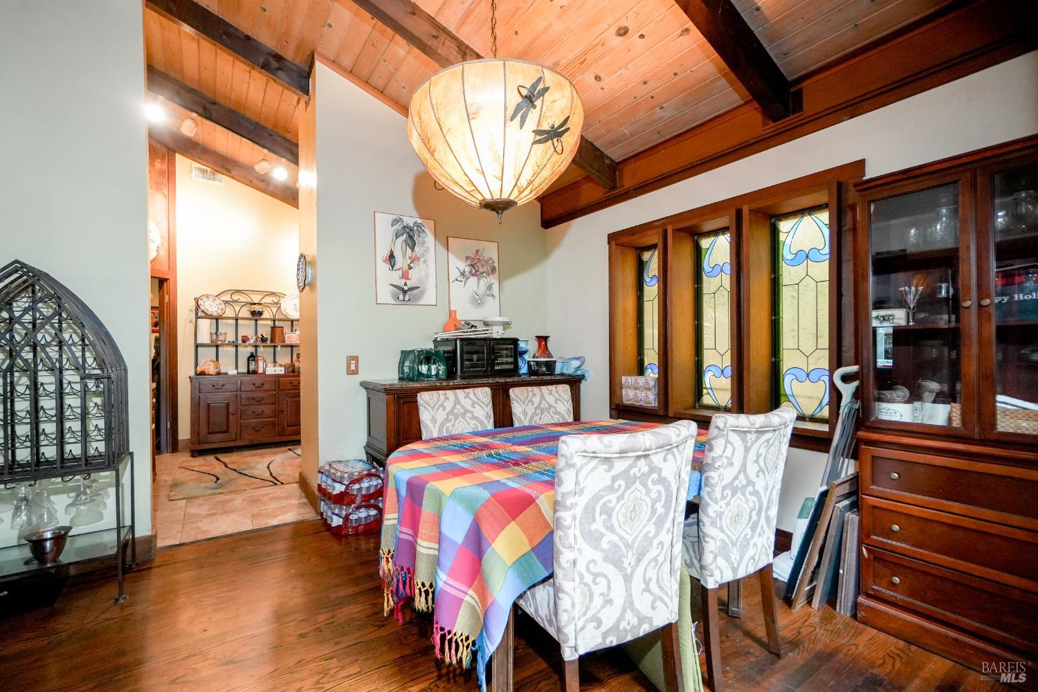 Detail Gallery Image 9 of 38 For 21 Red Rock Way, San Rafael,  CA 94903 - 3 Beds | 2/1 Baths