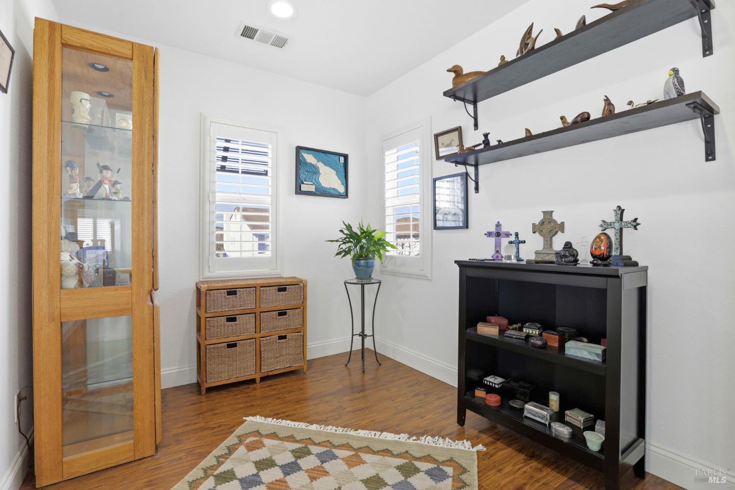 Detail Gallery Image 22 of 40 For 26 Waterbury Ln, Novato,  CA 94949 - 4 Beds | 2/1 Baths