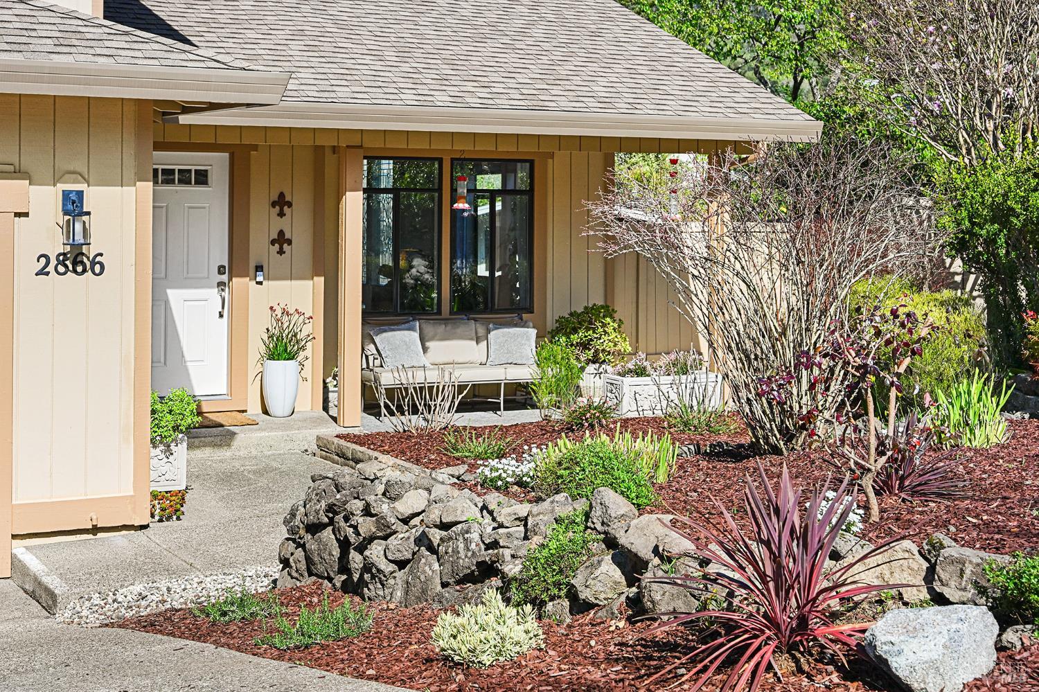 Detail Gallery Image 5 of 57 For 2866 Dusty Stone Ct, Santa Rosa,  CA 95405 - 3 Beds | 2/1 Baths