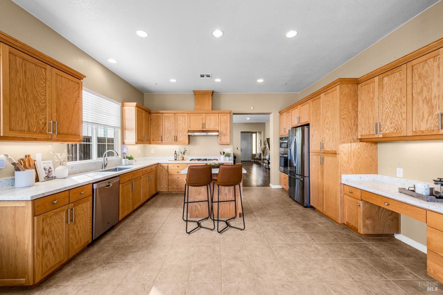 Detail Gallery Image 19 of 81 For 624 Emerald Hills Cir, Fairfield,  CA 94533 - 4 Beds | 3 Baths