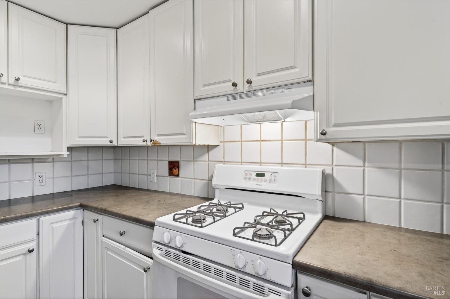 Detail Gallery Image 15 of 27 For 105 Hooker Ave, Sonoma,  CA 95476 - 4 Beds | 2 Baths