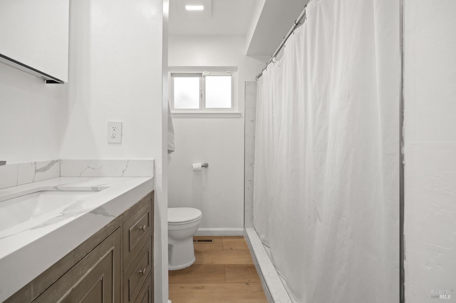 Detail Gallery Image 18 of 63 For 120 E Lake Dr, Antioch,  CA 94509 - 4 Beds | 2 Baths