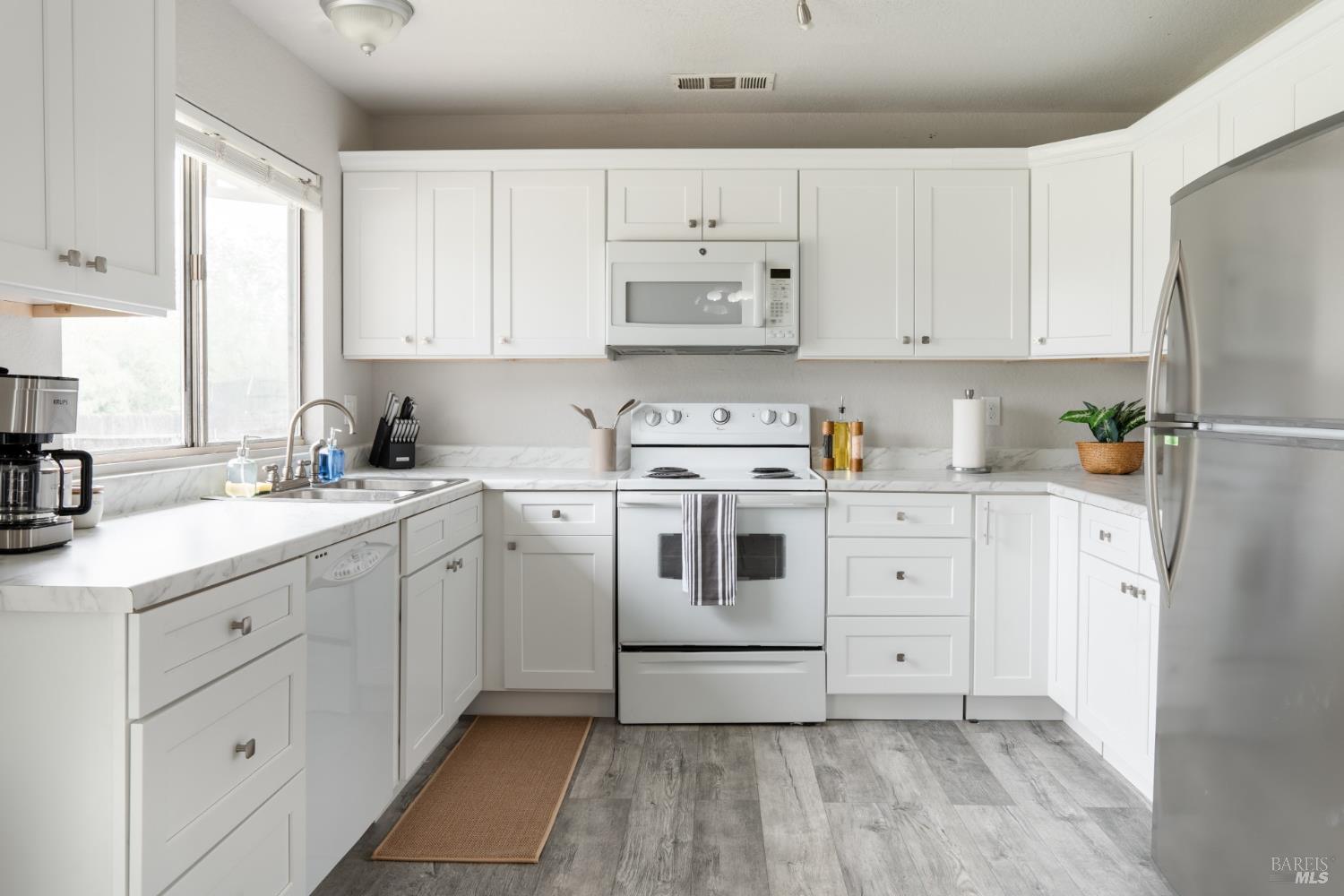 Detail Gallery Image 24 of 66 For 244 Woodhill Dr, Redding,  CA 96003 - 3 Beds | 2 Baths