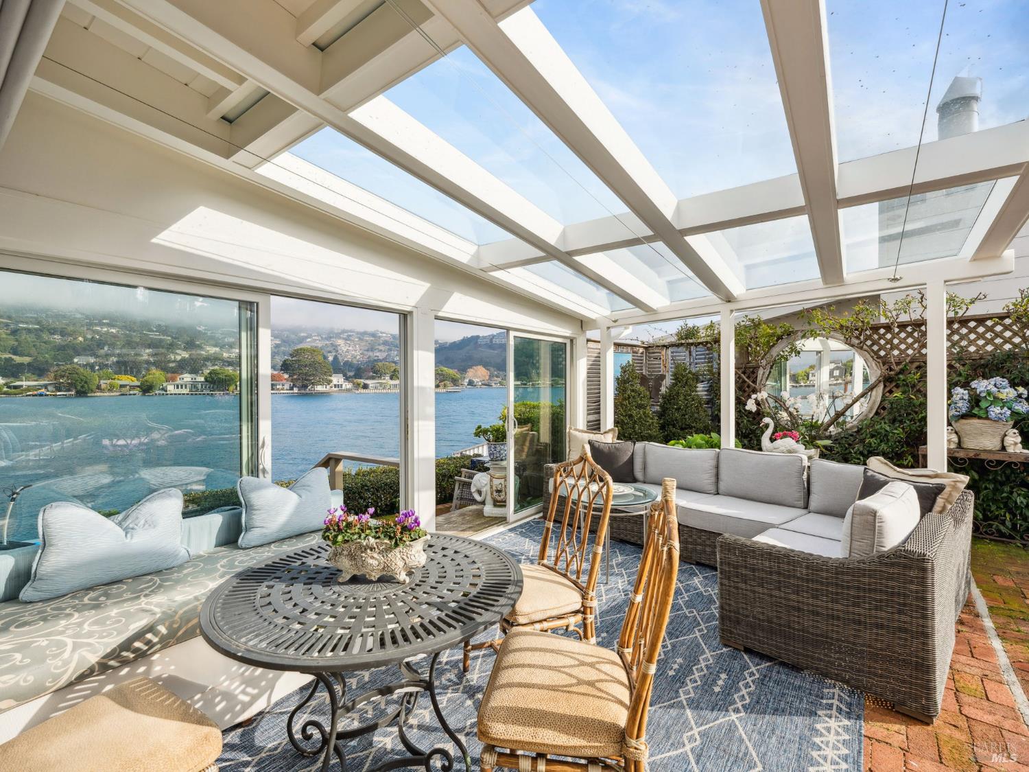 Detail Gallery Image 9 of 19 For 216 San Rafael Ave, Belvedere,  CA 94920 - 3 Beds | 2 Baths