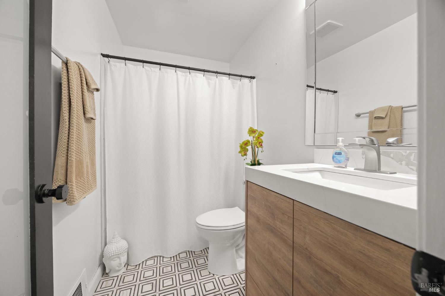 Detail Gallery Image 12 of 63 For 120 E Lake Dr, Antioch,  CA 94509 - 4 Beds | 2 Baths