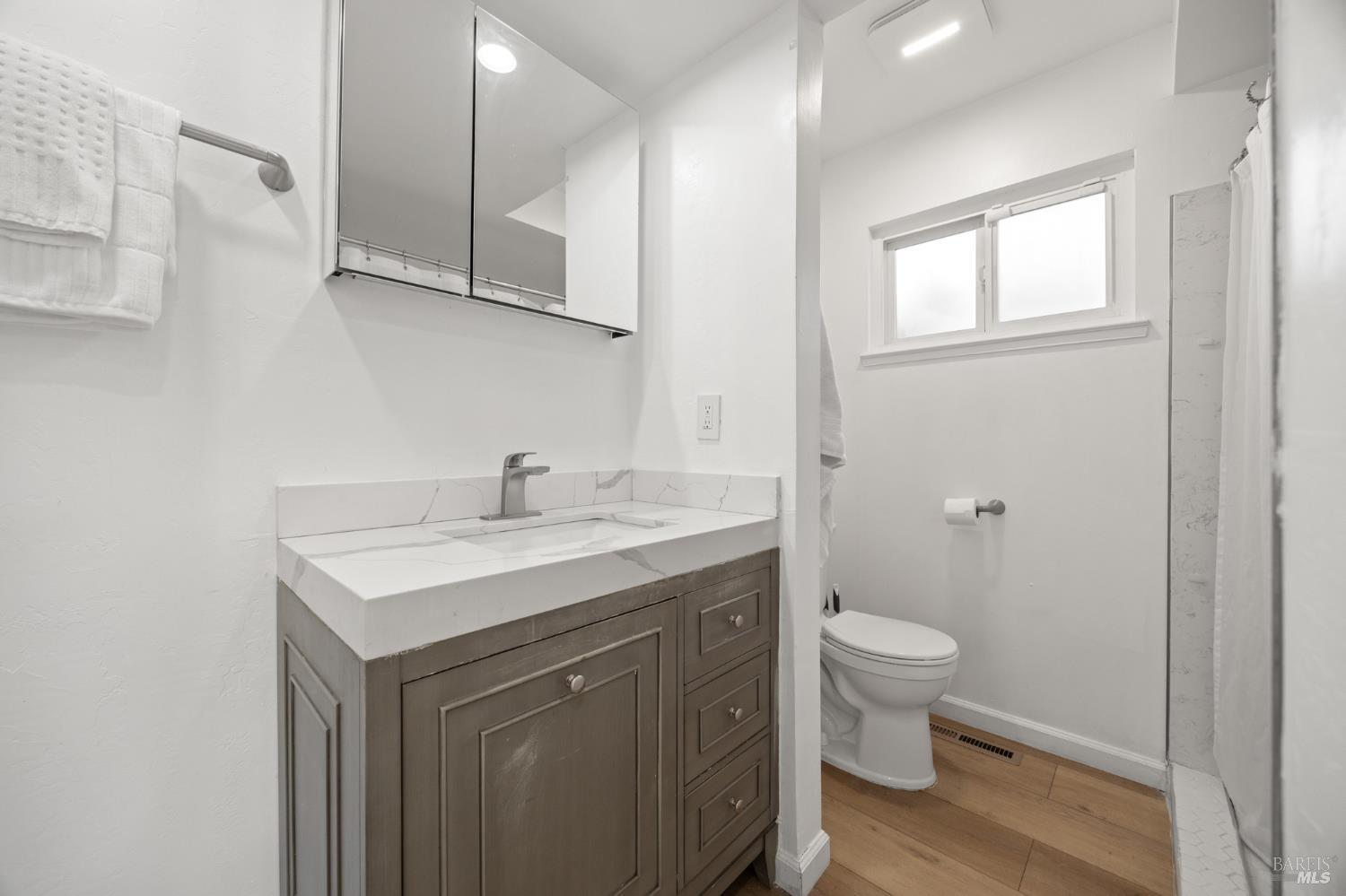 Detail Gallery Image 45 of 63 For 120 E Lake Dr, Antioch,  CA 94509 - 4 Beds | 2 Baths