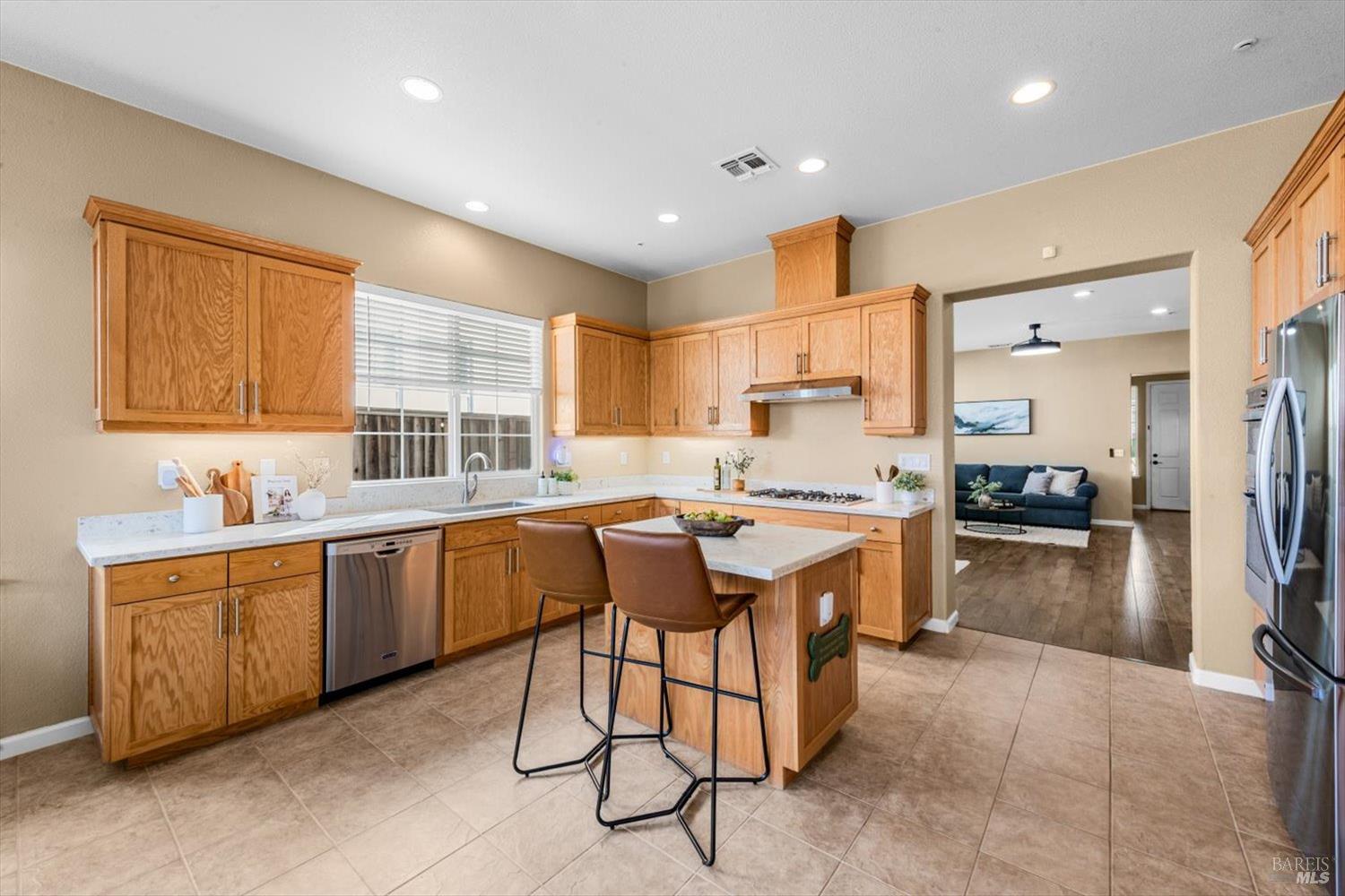 Detail Gallery Image 17 of 81 For 624 Emerald Hills Cir, Fairfield,  CA 94533 - 4 Beds | 3 Baths