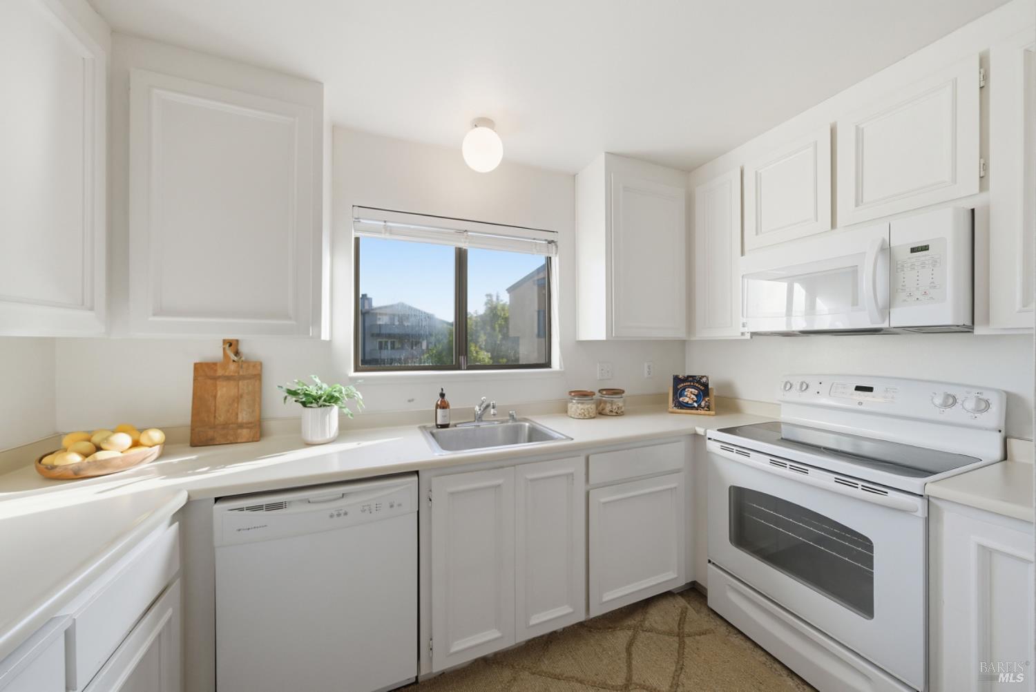 Detail Gallery Image 18 of 40 For 818 S Eliseo Dr, Greenbrae,  CA 94904 - 2 Beds | 1/1 Baths