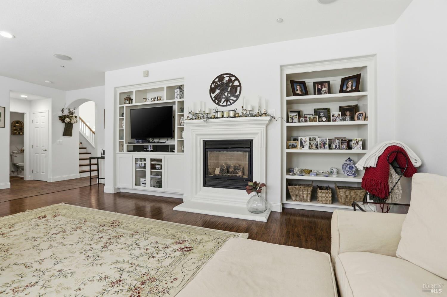 Detail Gallery Image 5 of 40 For 26 Waterbury Ln, Novato,  CA 94949 - 4 Beds | 2/1 Baths