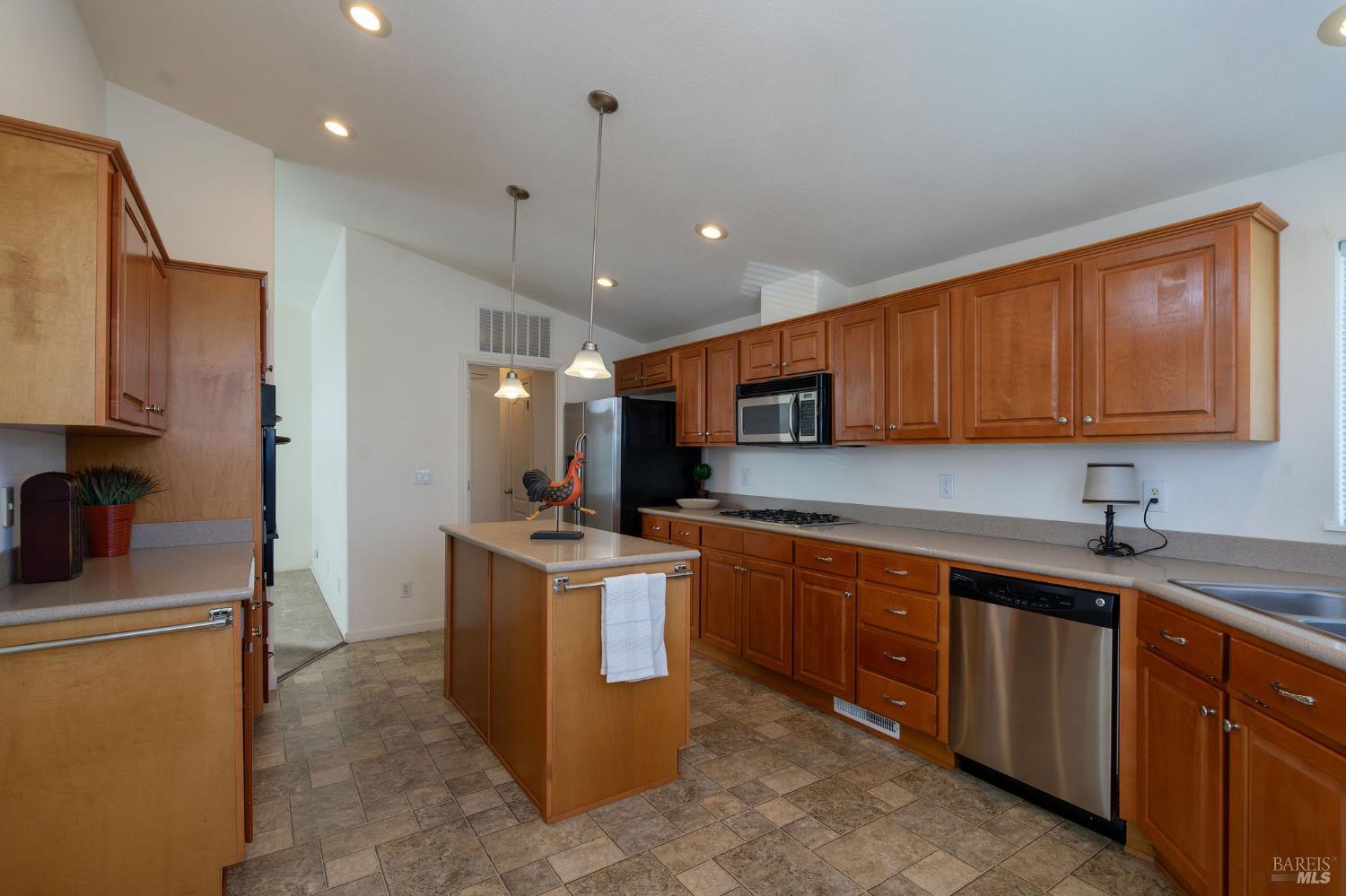 Detail Gallery Image 19 of 62 For 32 Yorkshire Dr, Santa Rosa,  CA 95401 - 3 Beds | 2 Baths