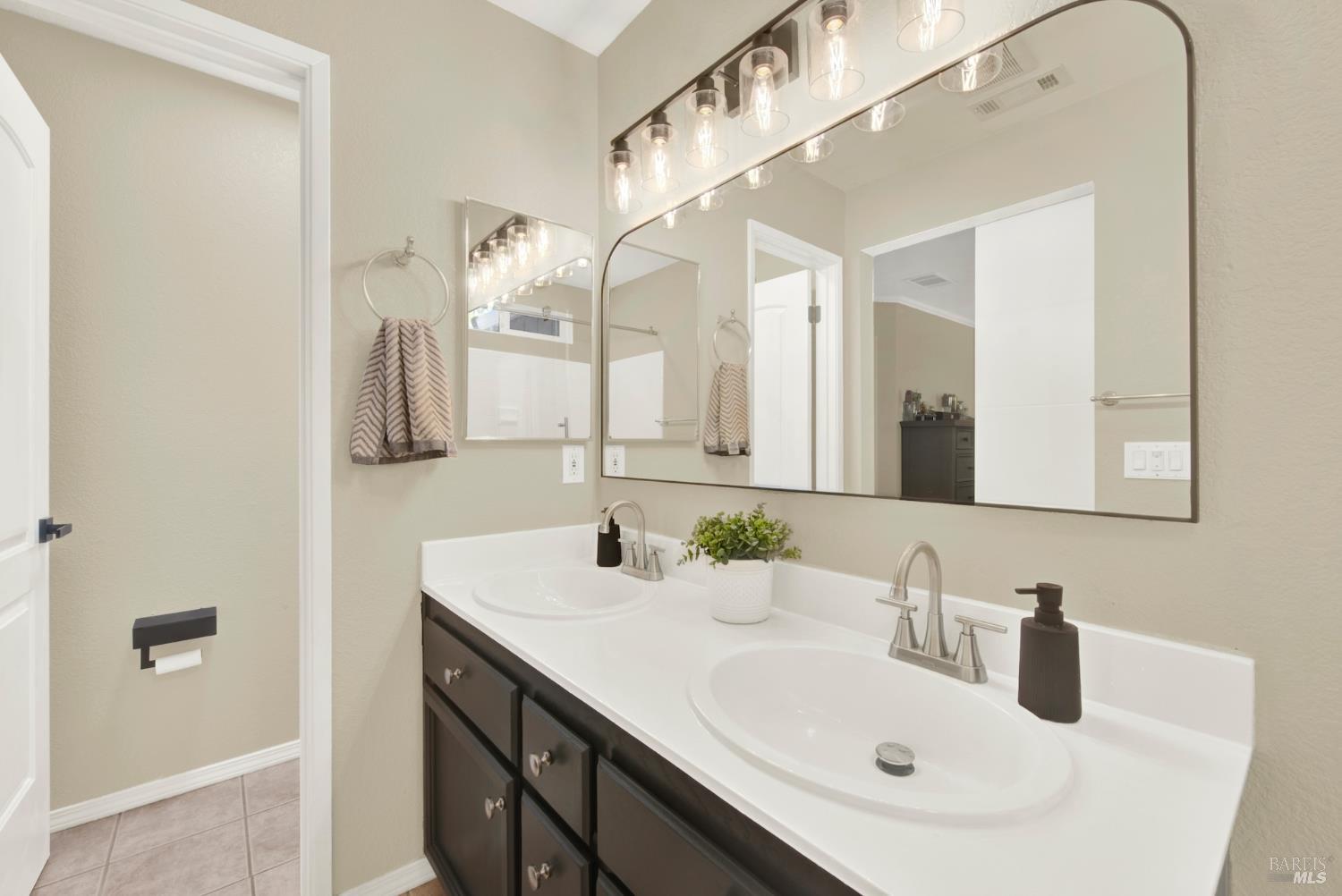 Detail Gallery Image 59 of 94 For 631 Colemanite Cir, Vacaville,  CA 95687 - 3 Beds | 2/1 Baths