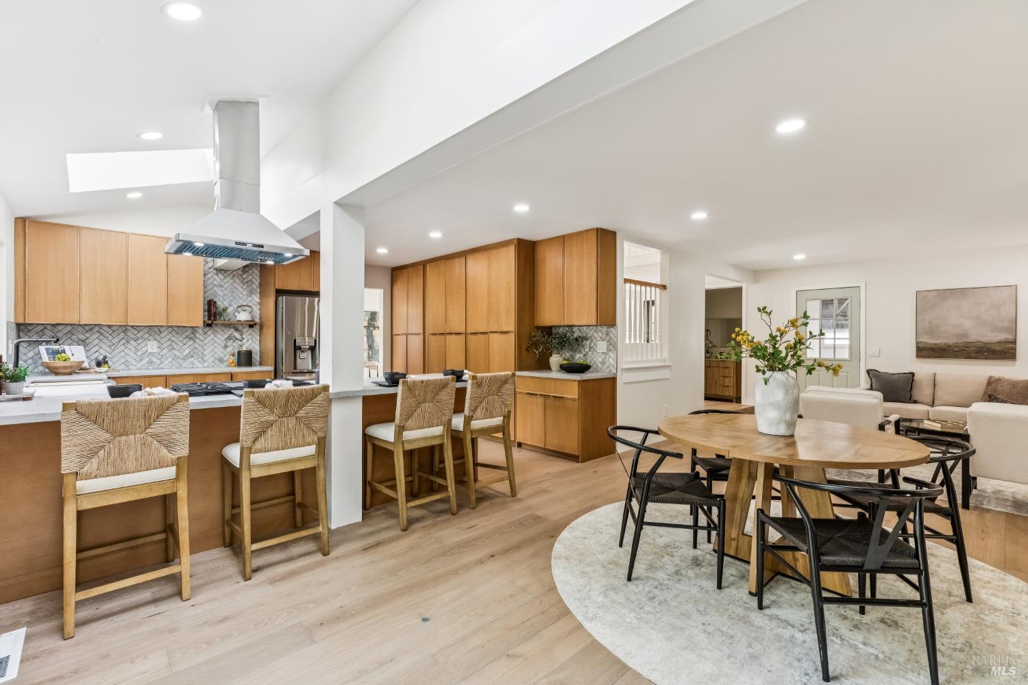 Detail Gallery Image 17 of 49 For 113 Greenridge Ct, Petaluma,  CA 94952 - 5 Beds | 3/1 Baths