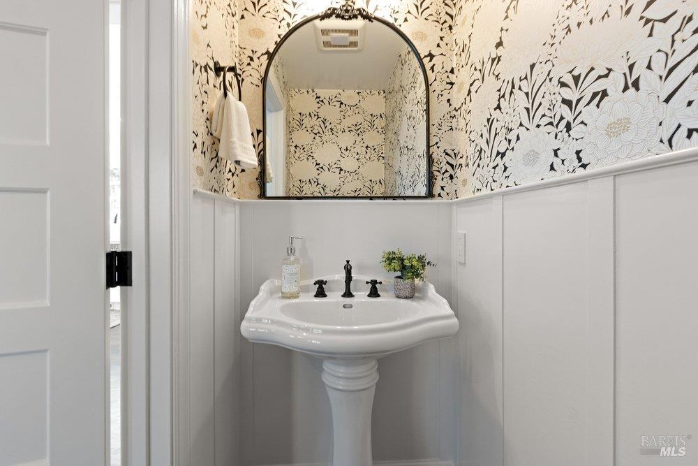 Detail Gallery Image 13 of 57 For 321 Alexander St, Crockett,  CA 94525 - 4 Beds | 3/1 Baths