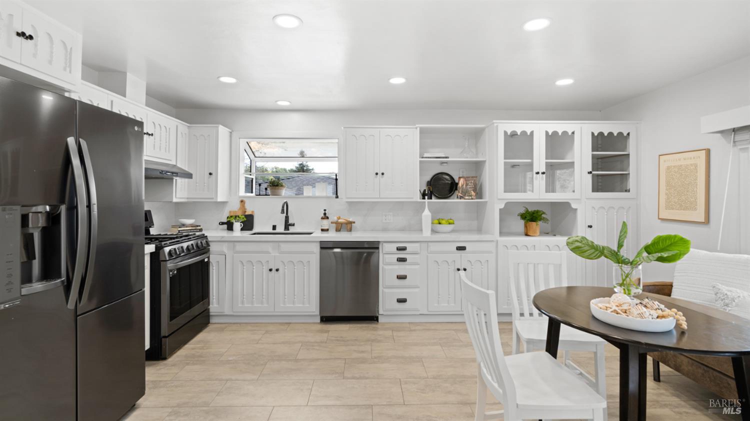 Detail Gallery Image 8 of 48 For 6 Sherwood Pl, Novato,  CA 94945 - 3 Beds | 1/1 Baths