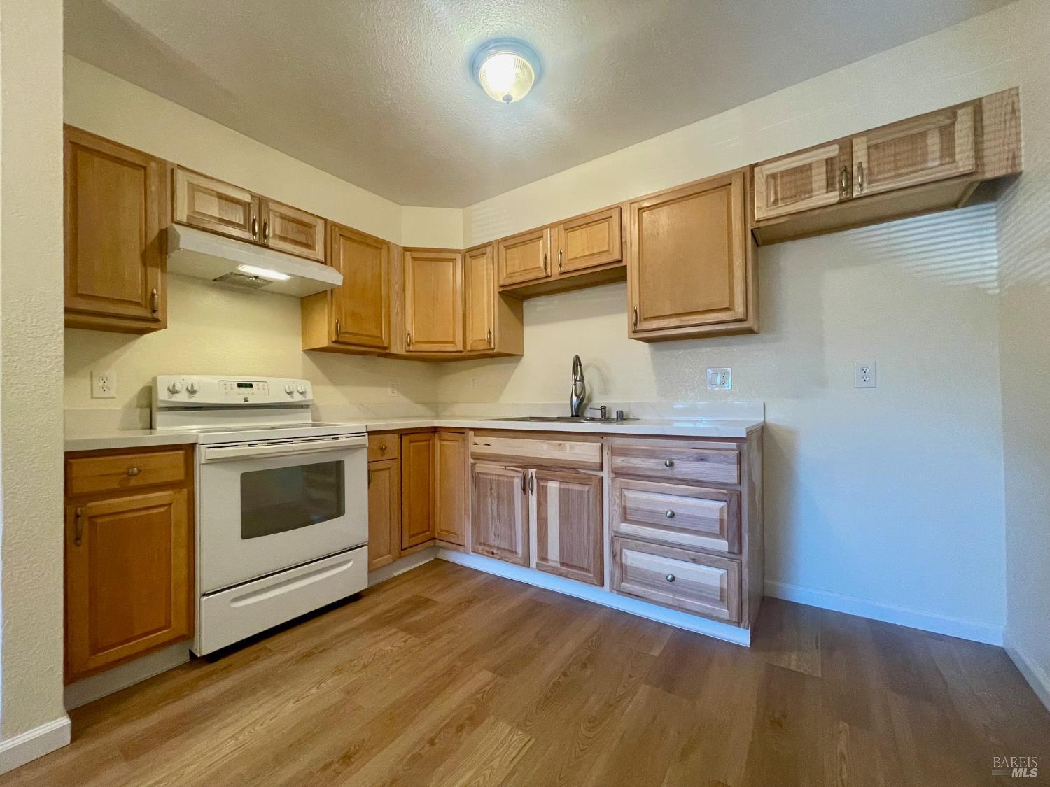 Detail Gallery Image 9 of 34 For 1930 L Ellenburg St, Vallejo,  CA 94590 - 5 Beds | 2 Baths