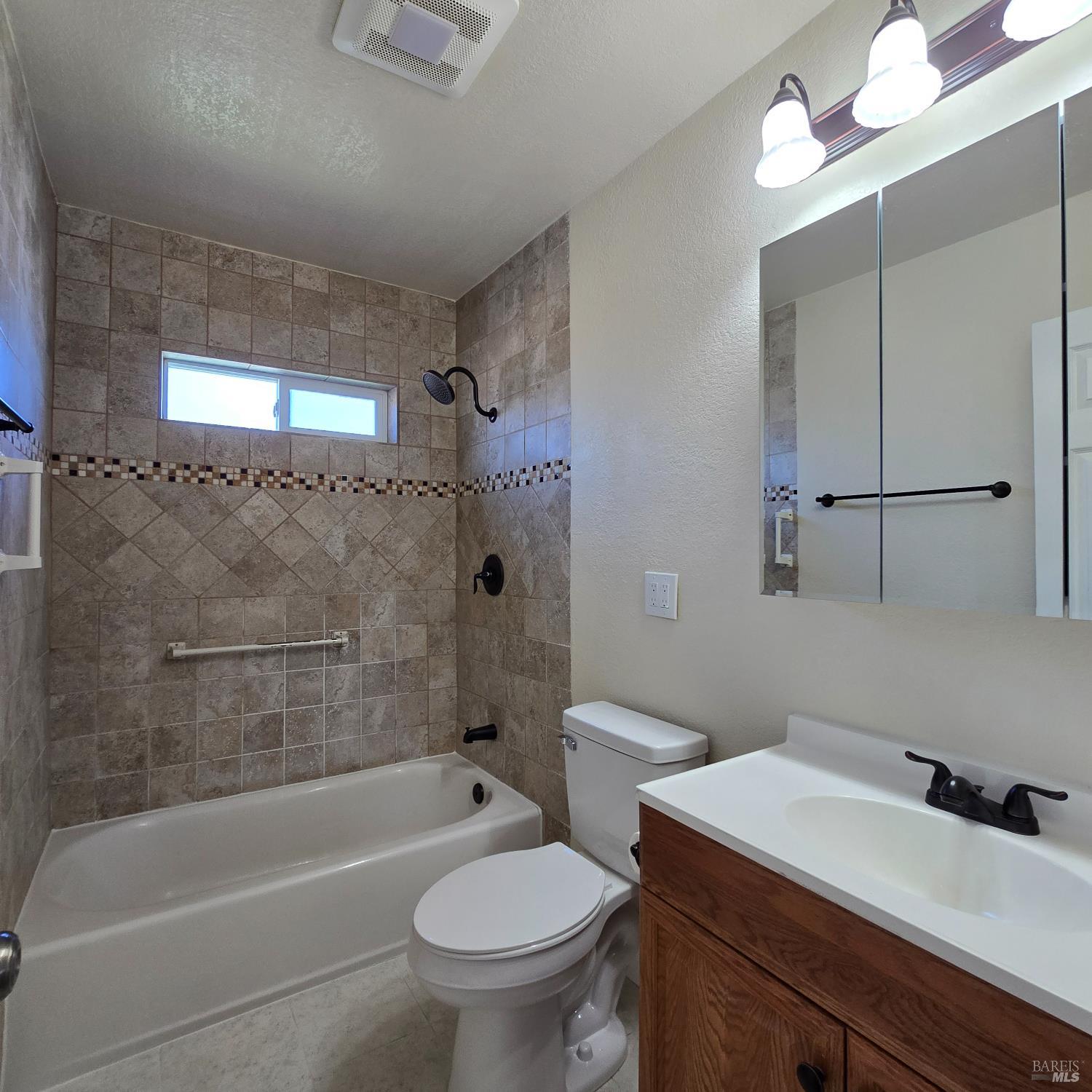 Detail Gallery Image 9 of 12 For 117 Cypress St, Vacaville,  CA 95688 - 3 Beds | 2 Baths