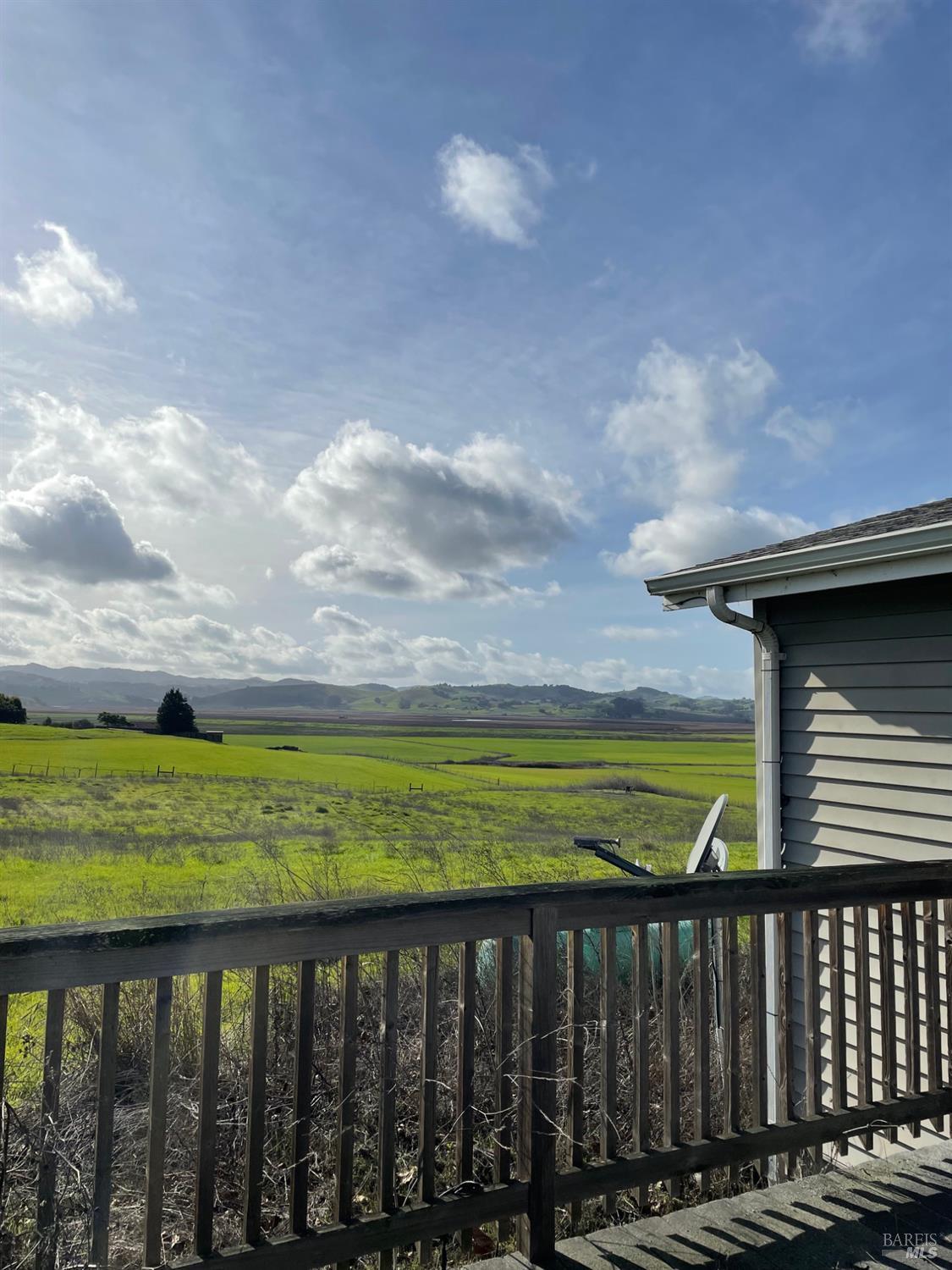 Detail Gallery Image 4 of 22 For 4867 Lakeville Hwy, Petaluma,  CA 94954 - 3 Beds | 2 Baths