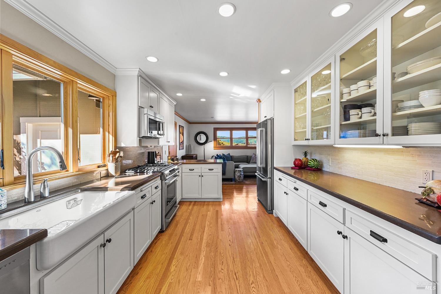 Detail Gallery Image 8 of 65 For 115 Oak Springs Dr, San Anselmo,  CA 94960 - 4 Beds | 3 Baths