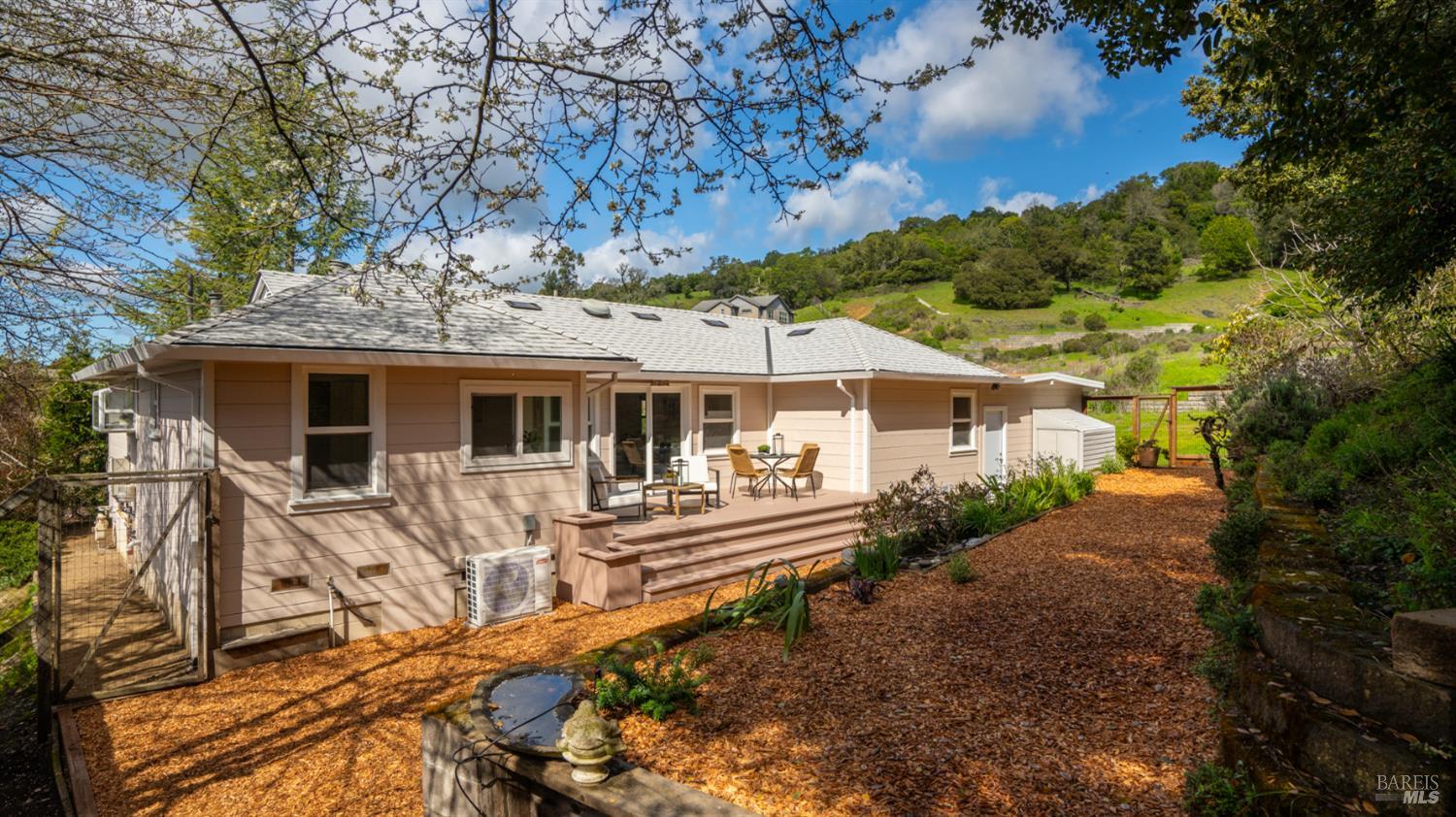 Detail Gallery Image 30 of 48 For 6 Sherwood Pl, Novato,  CA 94945 - 3 Beds | 1/1 Baths