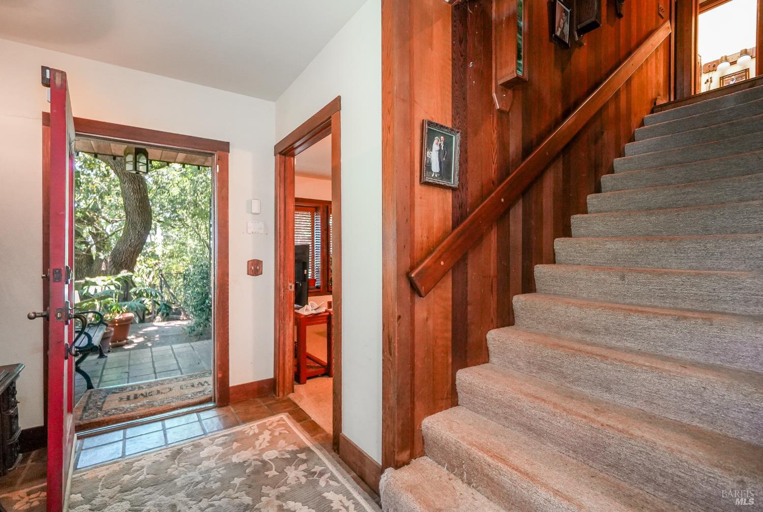 Detail Gallery Image 3 of 38 For 21 Red Rock Way, San Rafael,  CA 94903 - 3 Beds | 2/1 Baths