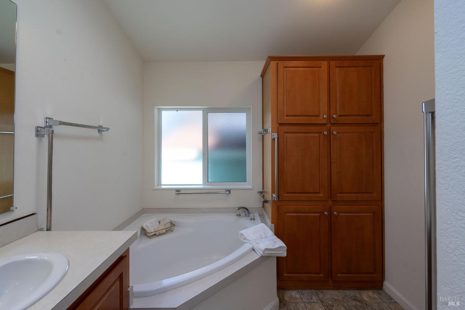 Detail Gallery Image 50 of 62 For 32 Yorkshire Dr, Santa Rosa,  CA 95401 - 3 Beds | 2 Baths