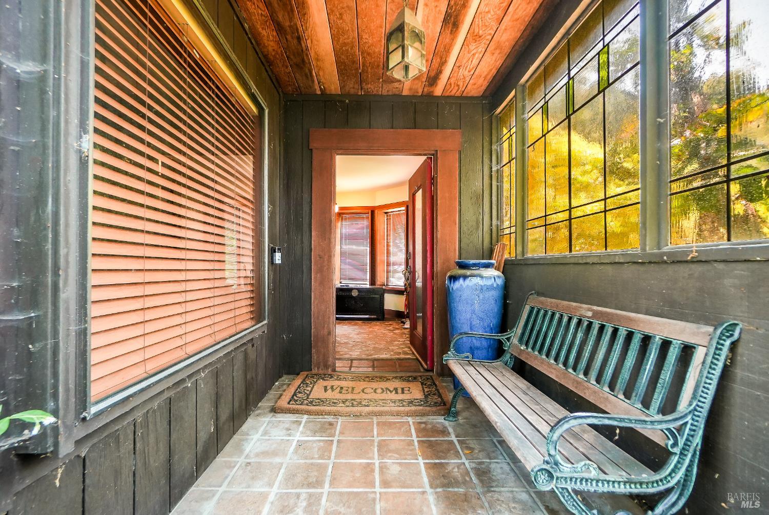 Detail Gallery Image 2 of 38 For 21 Red Rock Way, San Rafael,  CA 94903 - 3 Beds | 2/1 Baths