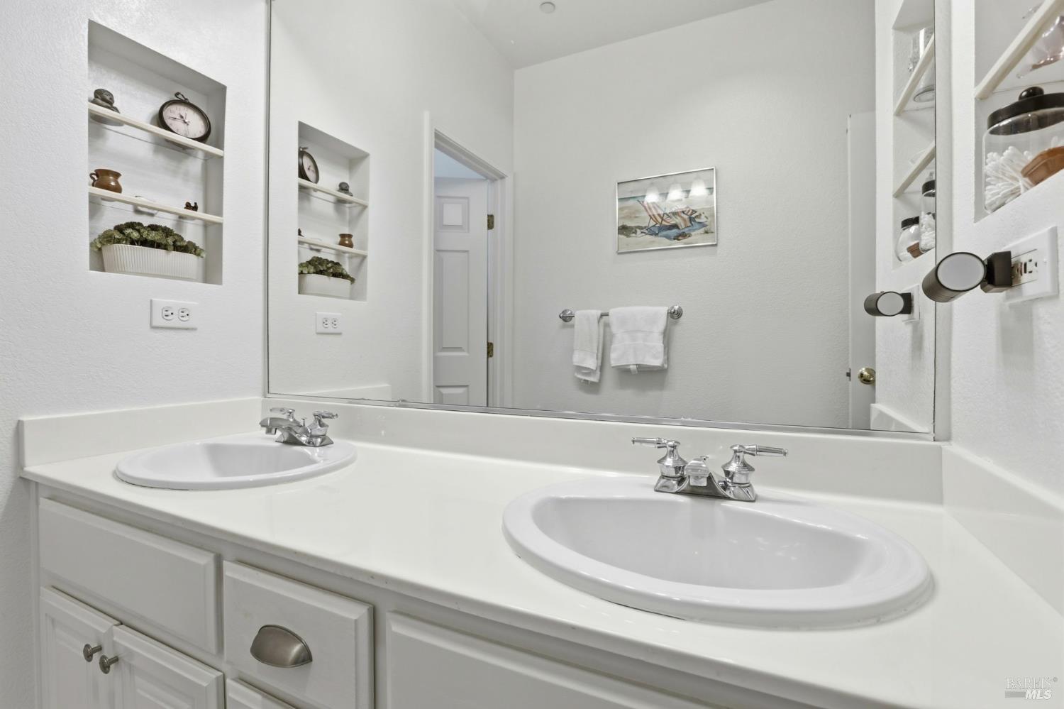 Detail Gallery Image 31 of 40 For 26 Waterbury Ln, Novato,  CA 94949 - 4 Beds | 2/1 Baths