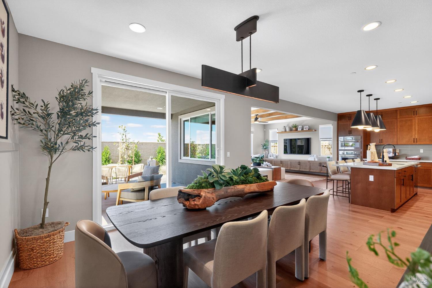 Detail Gallery Image 10 of 29 For 627 Beyers St, Oakley,  CA 94561 - 5 Beds | 4 Baths