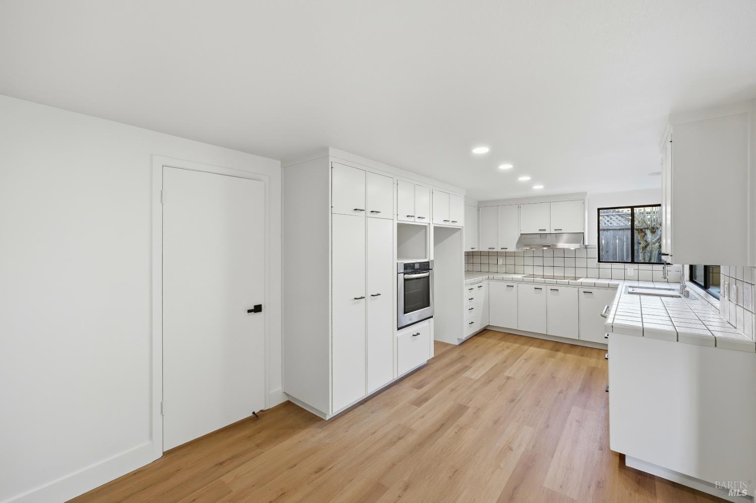 Detail Gallery Image 17 of 33 For 4906 Fernglen Dr, Santa Rosa,  CA 95405 - 3 Beds | 2 Baths