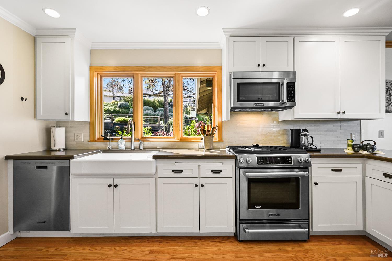 Detail Gallery Image 9 of 65 For 115 Oak Springs Dr, San Anselmo,  CA 94960 - 4 Beds | 3 Baths