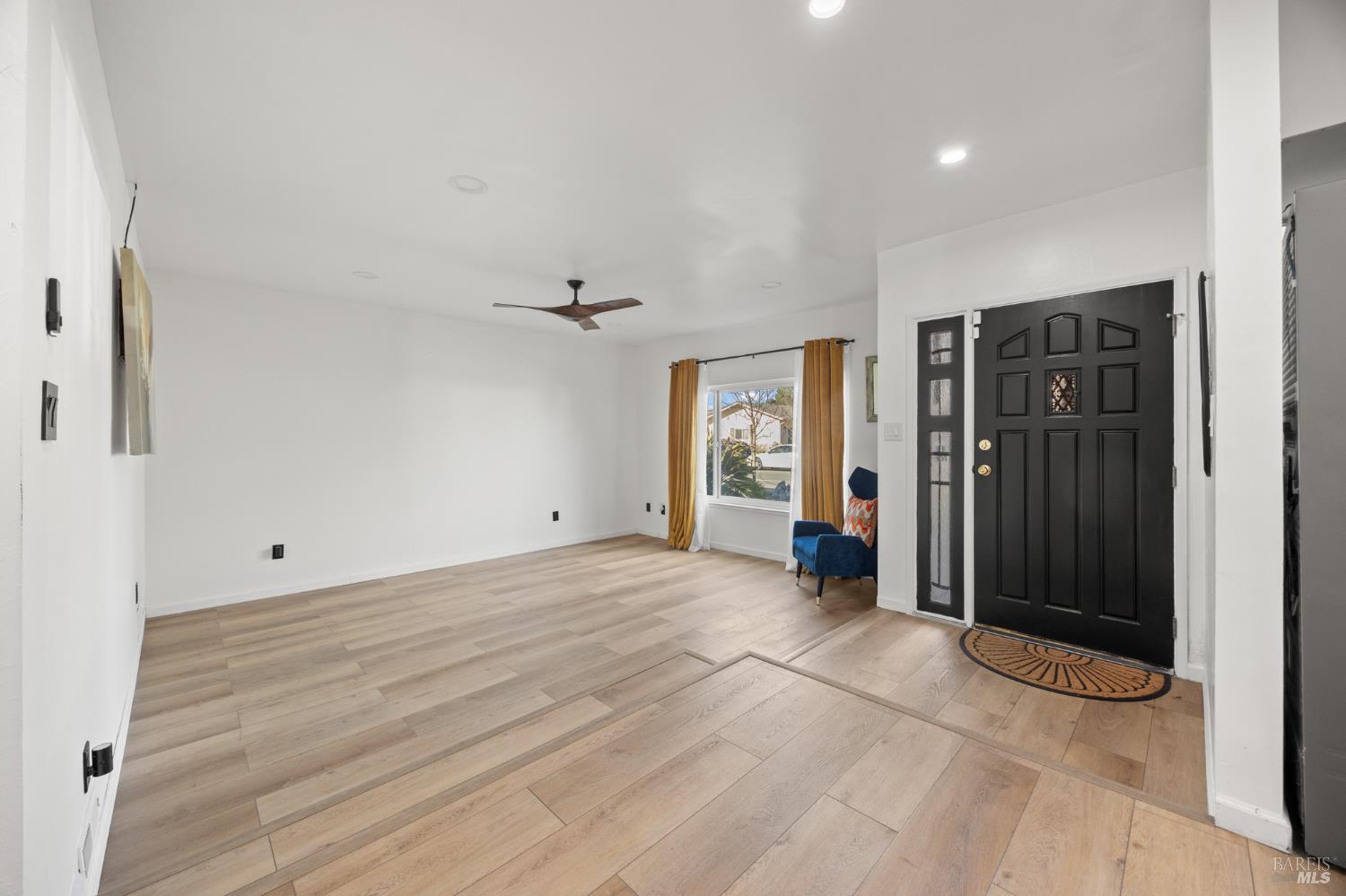 Detail Gallery Image 29 of 63 For 120 E Lake Dr, Antioch,  CA 94509 - 4 Beds | 2 Baths