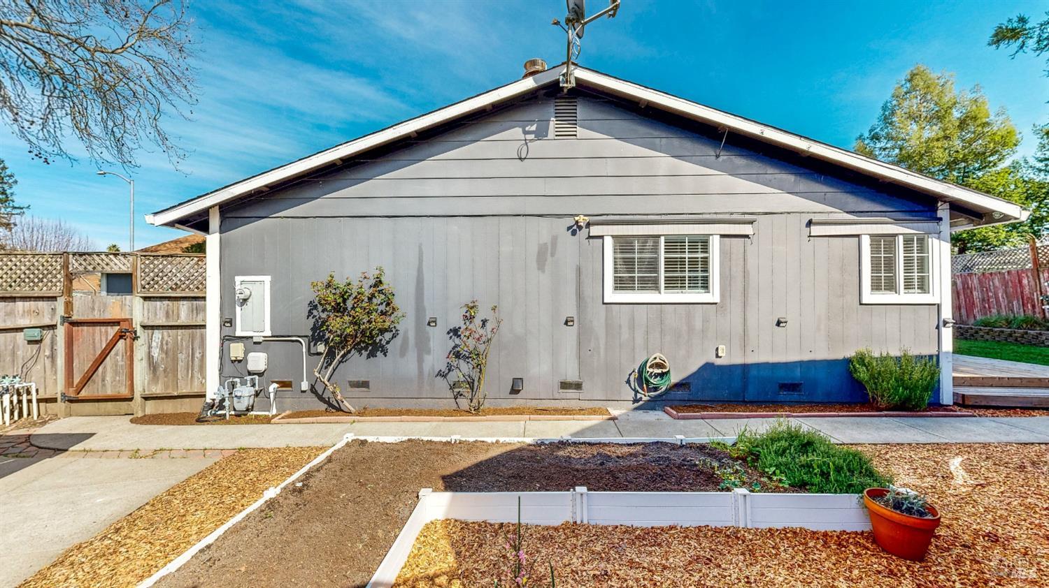 Detail Gallery Image 45 of 93 For 2400 Copperfield Dr, Santa Rosa,  CA 95401 - 3 Beds | 2 Baths