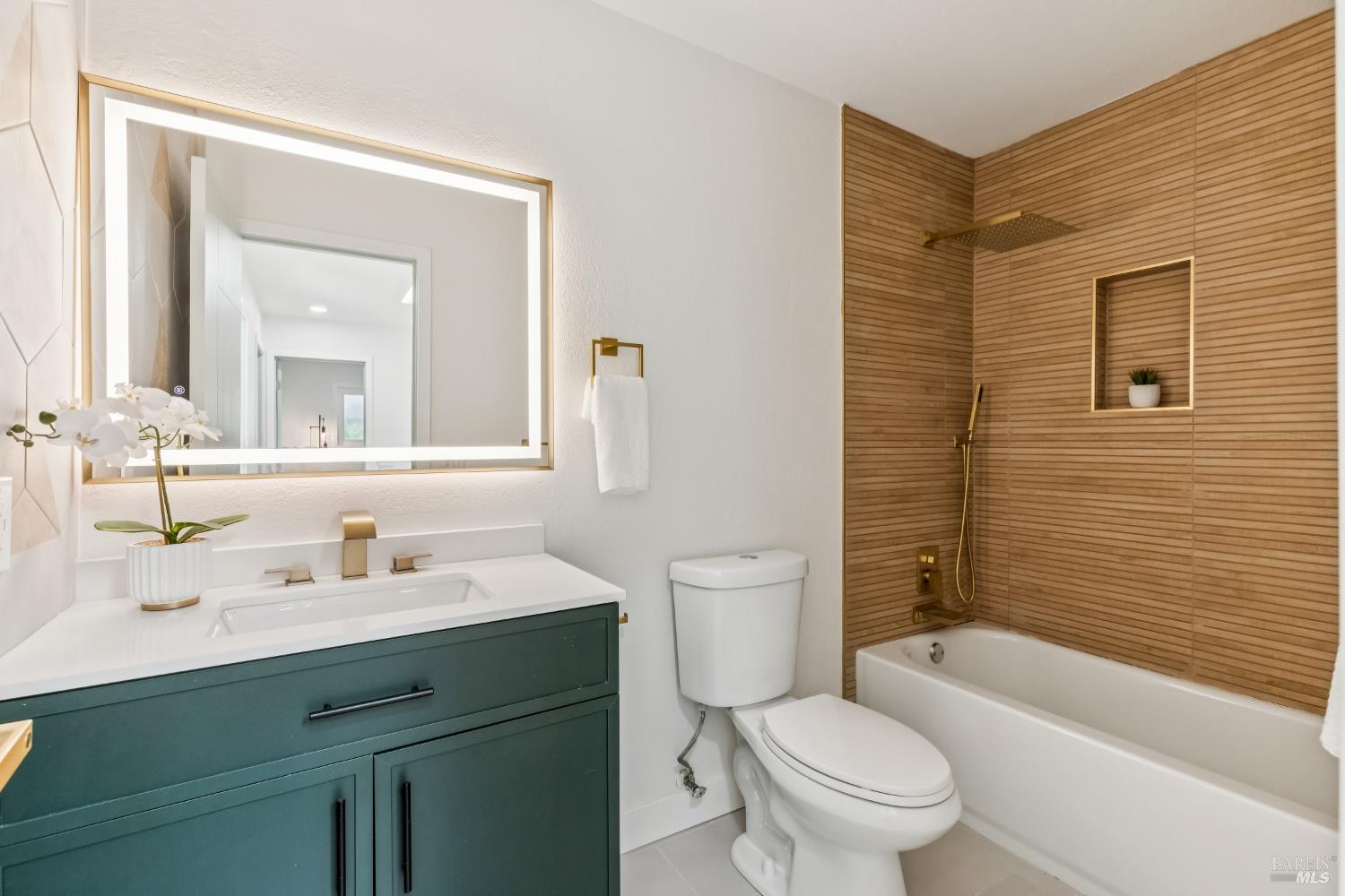 Detail Gallery Image 41 of 49 For 113 Greenridge Ct, Petaluma,  CA 94952 - 5 Beds | 3/1 Baths