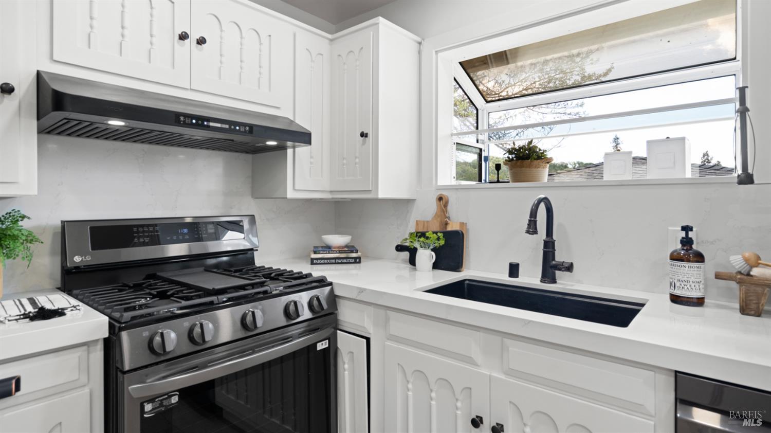 Detail Gallery Image 11 of 48 For 6 Sherwood Pl, Novato,  CA 94945 - 3 Beds | 1/1 Baths