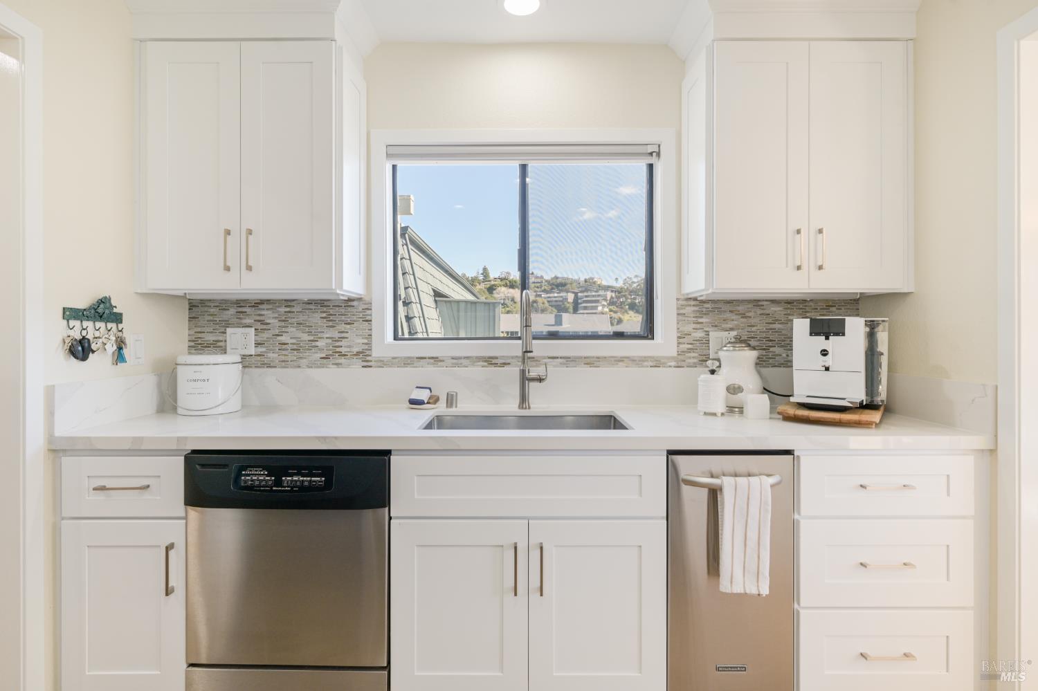 Detail Gallery Image 15 of 23 For 4 Greenwood Cv #F,  Tiburon,  CA 94920 - 2 Beds | 2 Baths
