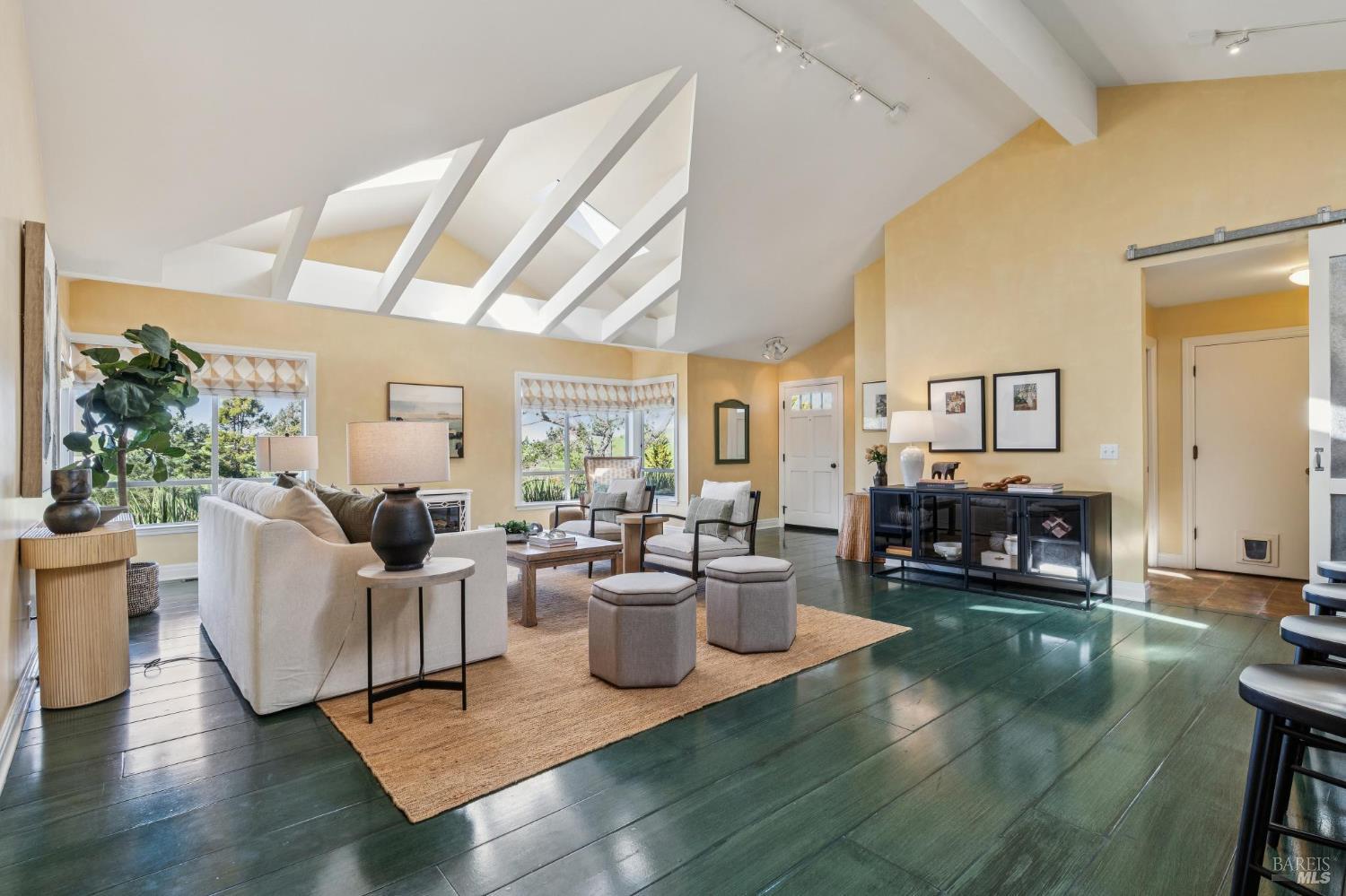 Detail Gallery Image 16 of 92 For 5855 Bodega Ave, Petaluma,  CA 94952 - 3 Beds | 2/1 Baths